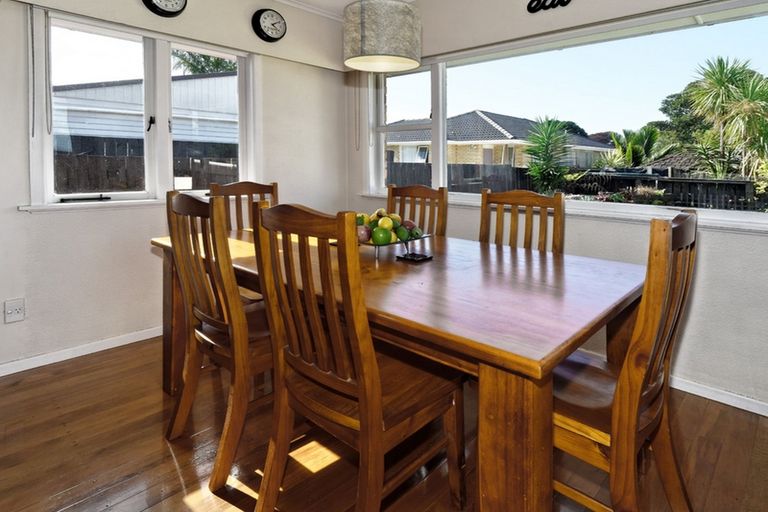 Photo of property in 38 Pine Avenue, Henderson, Auckland, 0612