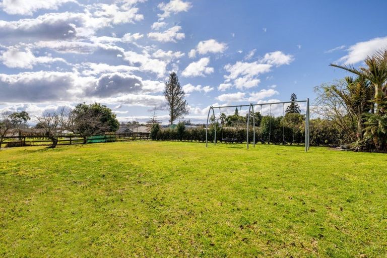 Photo of property in 242 Omokoroa Road, Omokoroa, 3114