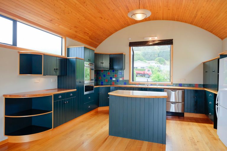 Photo of property in 3 Wharfdale Street, Macandrew Bay, Dunedin, 9014