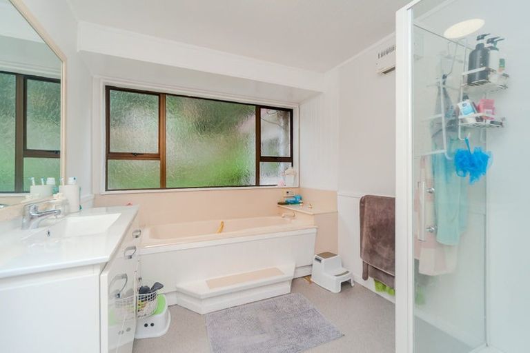 Photo of property in 60 Acacia Avenue, Maungaraki, Lower Hutt, 5010