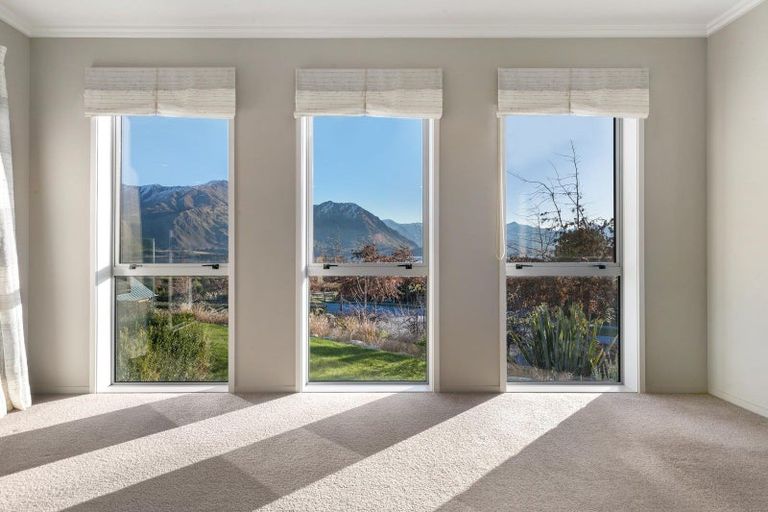 Photo of property in 16 Forest Heights, Wanaka, 9305