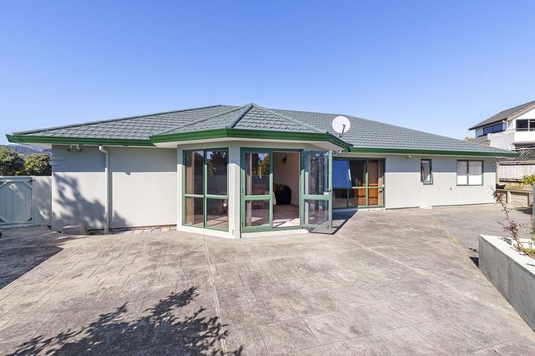 Photo of property in 2 Millennium Hill, Paraparaumu, 5032