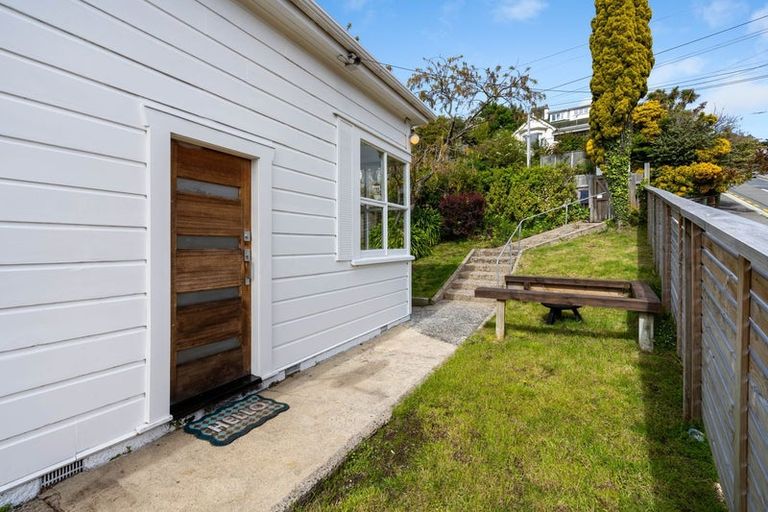 Photo of property in 33 Easther Crescent, Kew, Dunedin, 9012