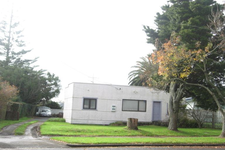 Photo of property in 2/15 Gibbs Road, Manurewa, Auckland, 2102