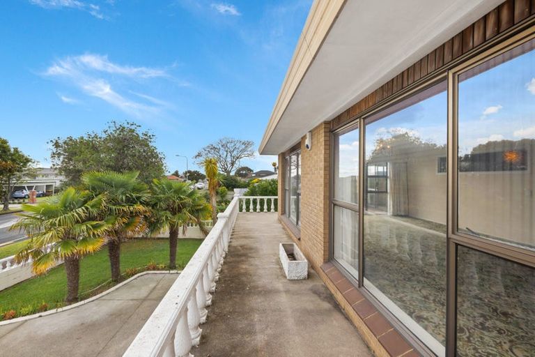 Photo of property in 44 Bradbury Road, Botany Downs, Auckland, 2010