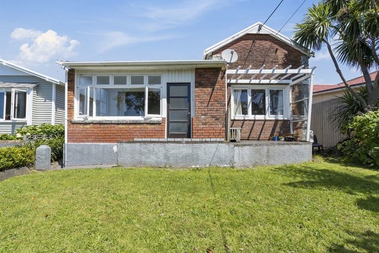 Photo of property in 23 Gaine Street, New Plymouth, 4310