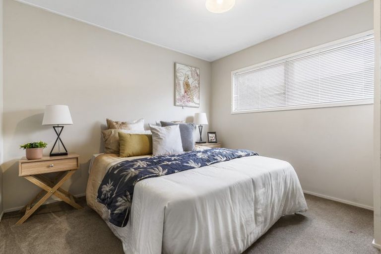 Photo of property in 21a Cleve Road, Green Bay, Auckland, 0604