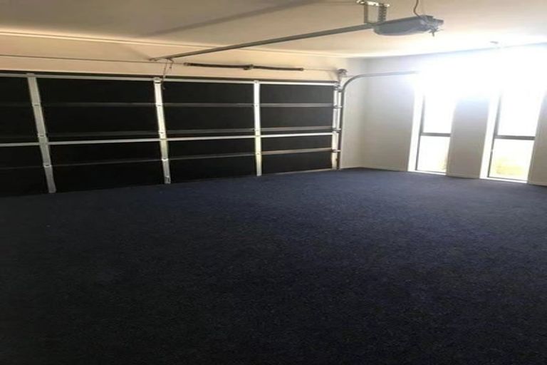 Photo of property in 98 Cardiff Road, Pakuranga, Auckland, 2010