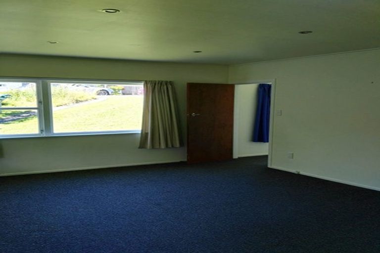 Photo of property in 8a Cross Street, Castlecliff, Whanganui, 4501