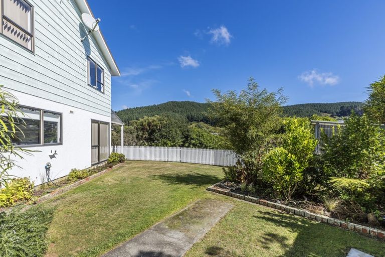 Photo of property in 20 Zande Terrace, Tawa, Wellington, 5028