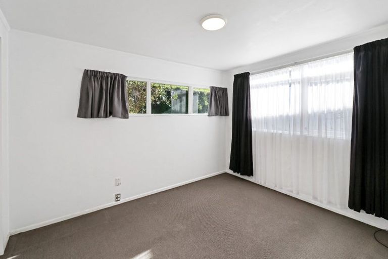 Photo of property in 19 Churton Drive, Churton Park, Wellington, 6037