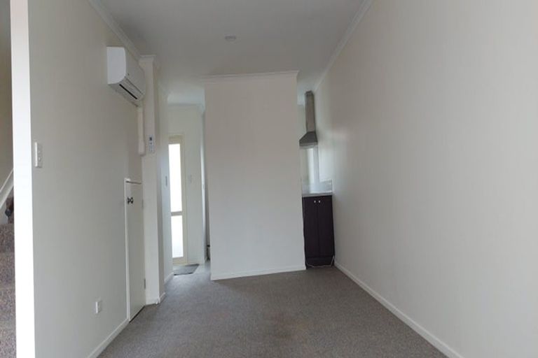 Photo of property in 10 Rosandich Drive, Sunnyvale, Auckland, 0612