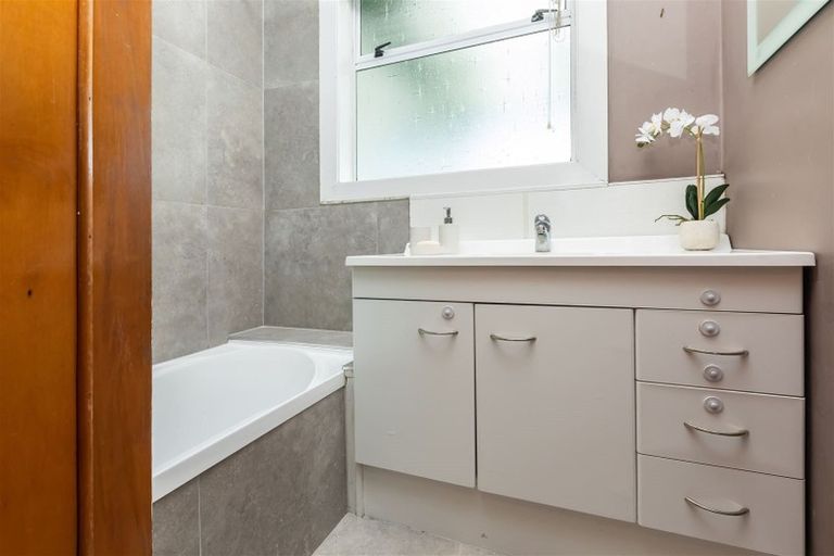 Photo of property in 14 Winters Road, Redwood, Christchurch, 8051