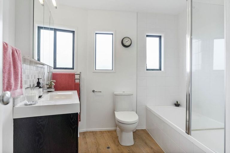 Photo of property in 41/2 Armoy Drive, East Tamaki, Auckland, 2016