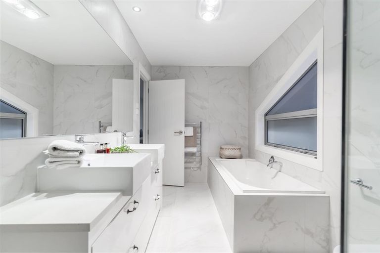 Photo of property in 33 Te Oneroa Way, Long Bay, Auckland, 0630