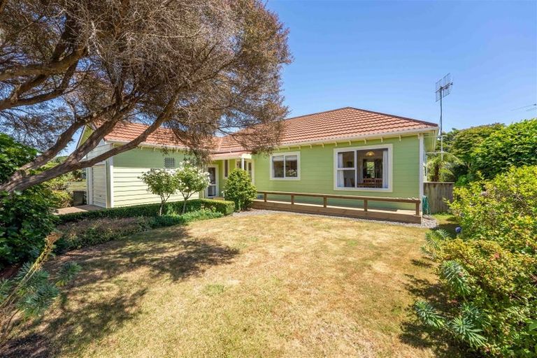 Photo of property in 121 Belvedere Avenue, Waikanae, 5036