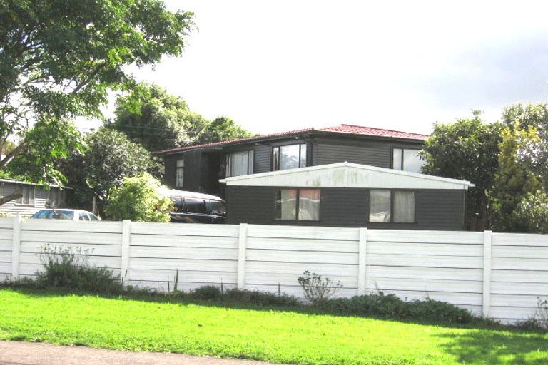 Photo of property in 16 Waipani Road, Te Atatu Peninsula, Auckland, 0610
