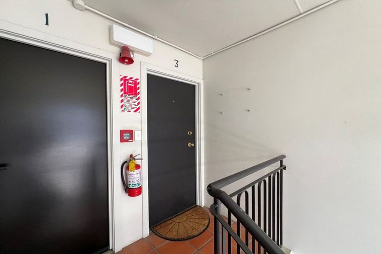 Photo of property in Regent Courts, 3/75 Gloucester Street, Christchurch Central, Christchurch, 8013