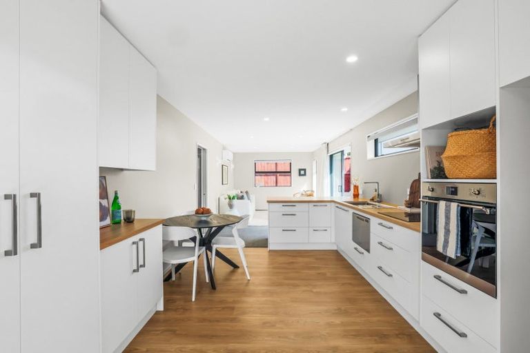 Photo of property in 223b Mount Pleasant Road, Mount Pleasant, Christchurch, 8081