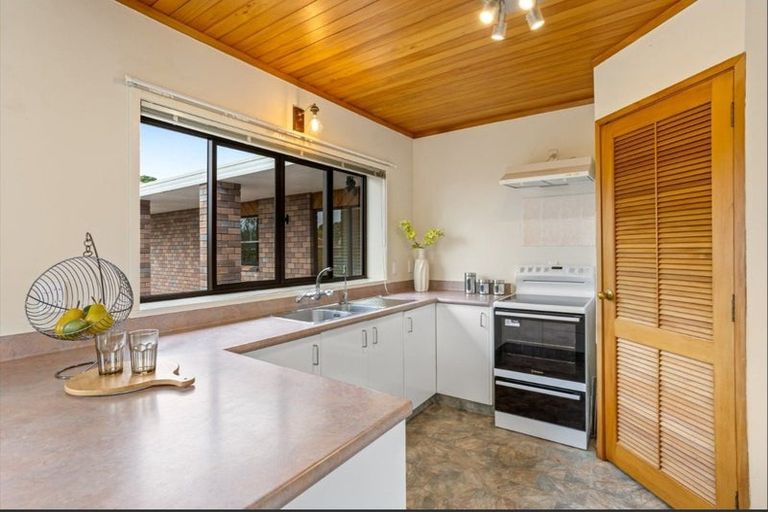 Photo of property in 22 Petrel Place, Massey, Auckland, 0614