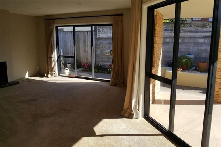 Photo of property in 62a Paynters Avenue, Strandon, New Plymouth, 4312