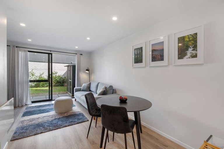 Photo of property in 5/119 Bruce Mclaren Road, Henderson, Auckland, 0612