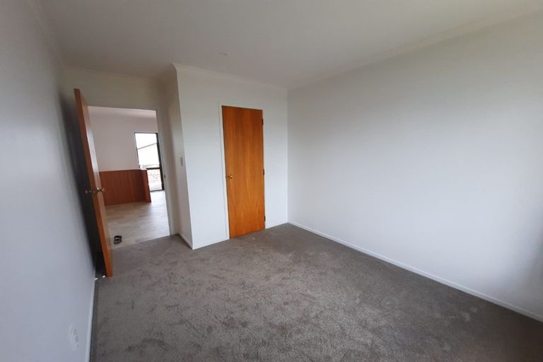 Photo of property in 32 Hadley Wood Drive, Wattle Downs, Auckland, 2103