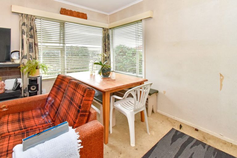 Photo of property in 10 Churchill Avenue, Manurewa, Auckland, 2102