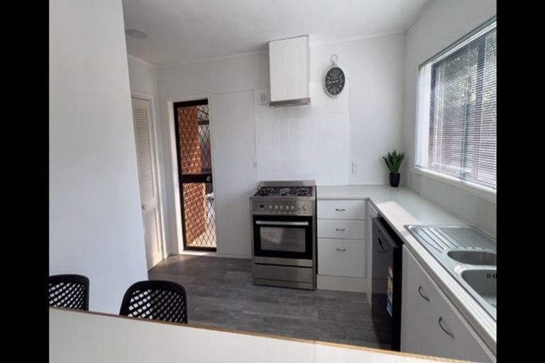 Photo of property in 11a Orewa Heights Crescent, Orewa, 0931