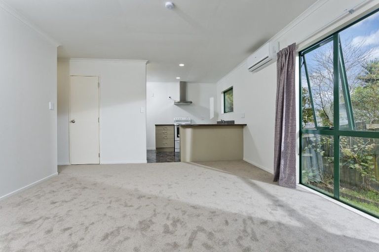 Photo of property in 33 Athena Drive, Totara Vale, Auckland, 0629