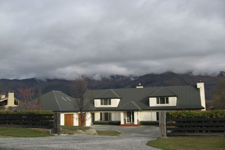 Photo of property in 264 Beacon Point Road, Wanaka, 9305