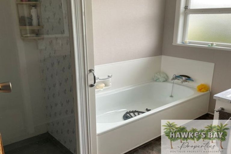 Photo of property in 2/35 Middle Road, Havelock North, 4130