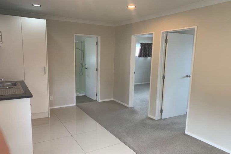 Photo of property in 1 Mark Edward Drive, Half Moon Bay, Auckland, 2012