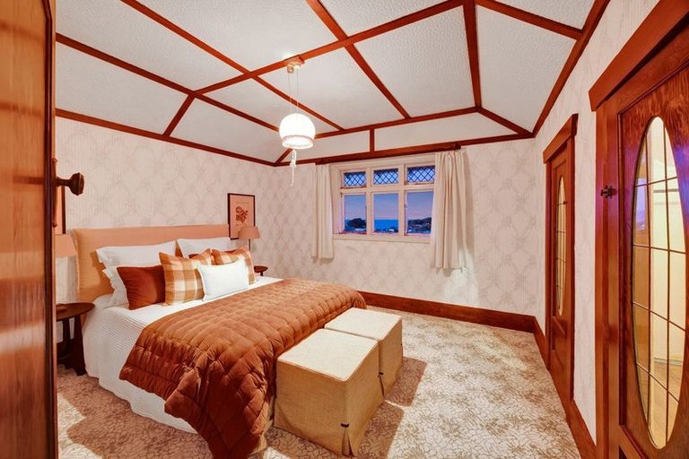 Photo of property in 4 Kitchener Terrace, Moturoa, New Plymouth, 4310