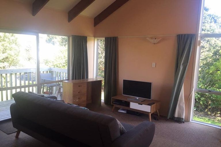 Photo of property in 2/1 Dakota Avenue, Beach Haven, Auckland, 0626