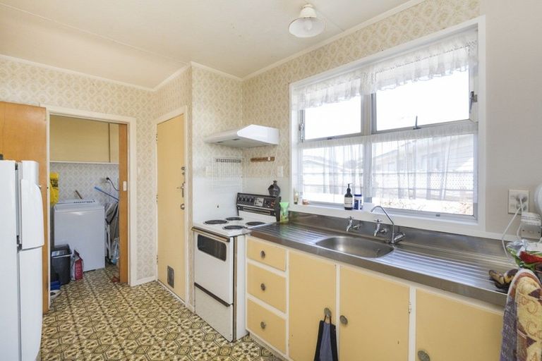 Photo of property in 33 Tararua Terrace, Cloverlea, Palmerston North, 4412