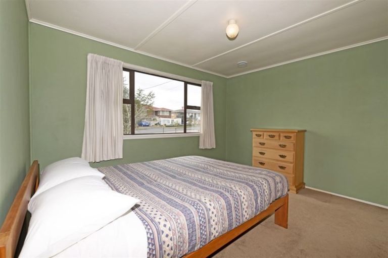Photo of property in 86 Flanshaw Road, Te Atatu South, Auckland, 0610