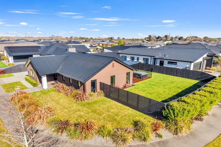 Photo of property in 10 Kohunga Crescent, Bottle Lake, Christchurch, 8083