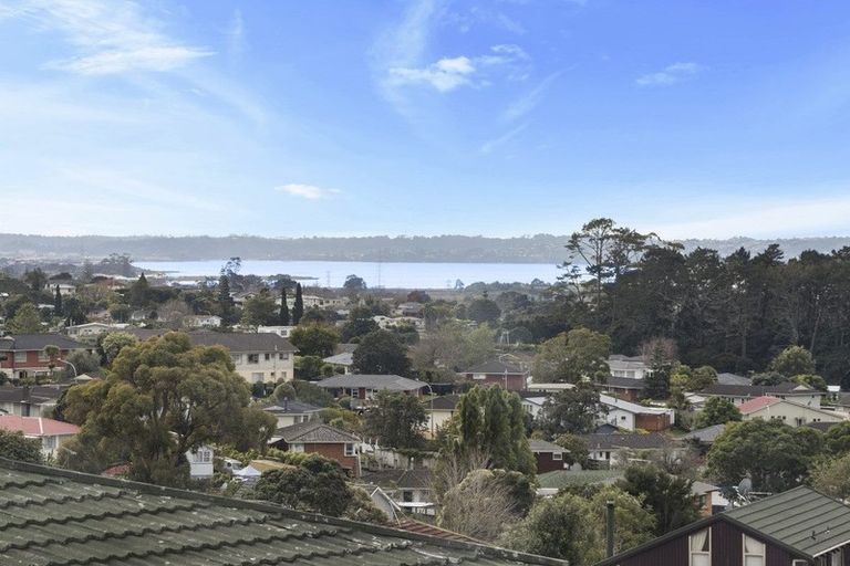 Photo of property in 4225d Great North Road, Glendene, Auckland, 0602