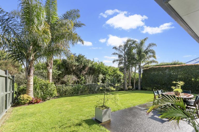 Photo of property in 21 Corsica Way, Karaka, Papakura, 2113