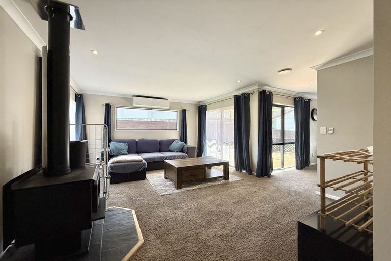 Photo of property in 2 Opurere Grove, Tirohanga, Lower Hutt, 5010