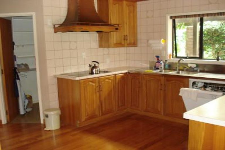 Photo of property in 25 Ravenstone Place, Chatswood, Auckland, 0626