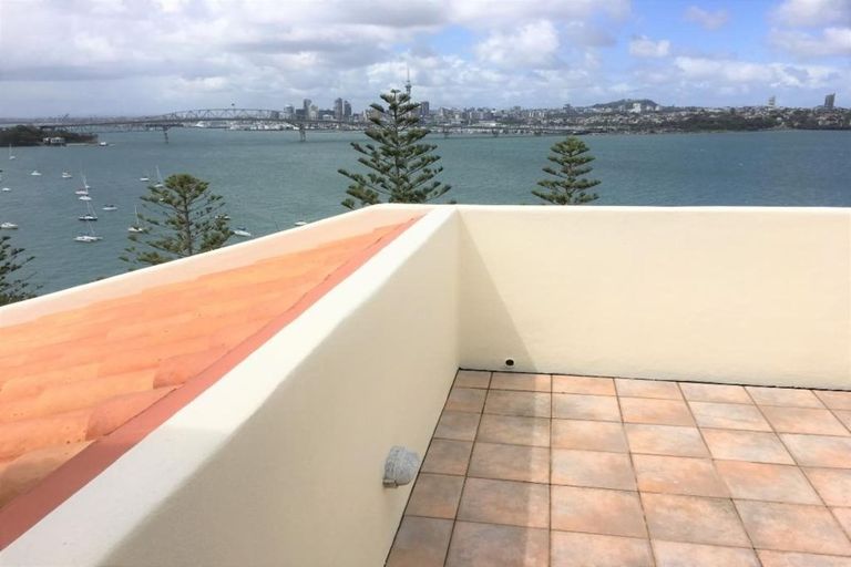 Photo of property in 1a Tizard Road, Birkenhead, Auckland, 0626