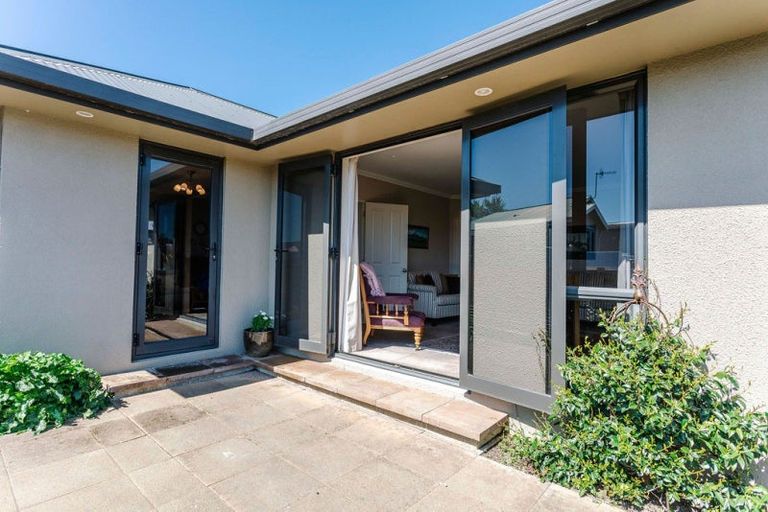 Photo of property in 35 Mcphee Street, Dannevirke, 4930