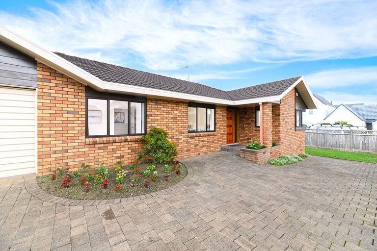 Photo of property in 2/22 Woodbridge Lane, Milford, Auckland, 0620