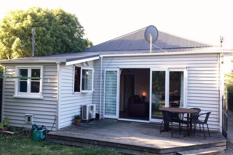 Photo of property in 74 Edward Avenue, Edgeware, Christchurch, 8013