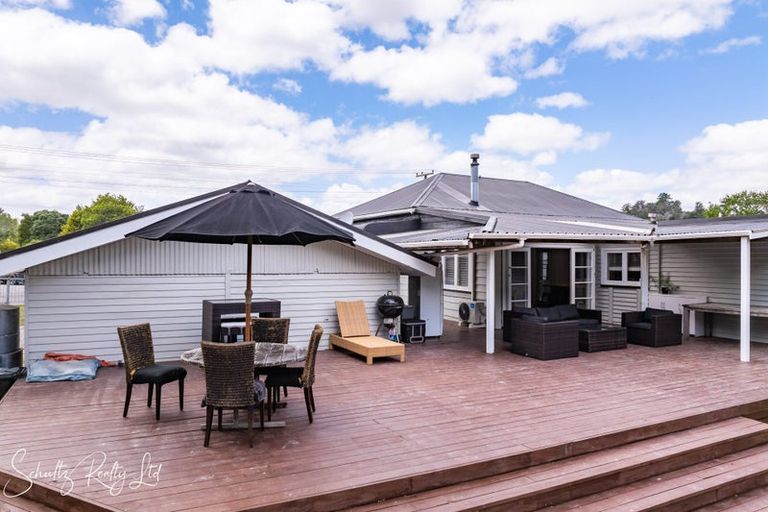 Photo of property in 17 Franklin Road, Paparoa, 0571