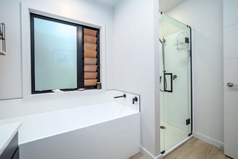 Photo of property in 52 Cross Creek Road, Western Lake, Featherston, 5773