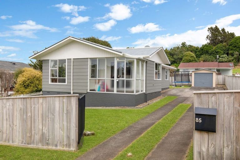 Photo of property in 85 Riversdale Drive, Merrilands, New Plymouth, 4312