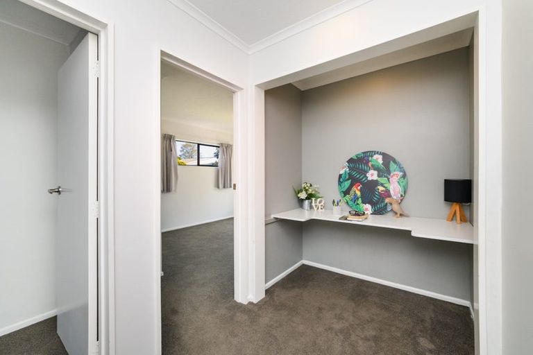 Photo of property in 20 Colonial Place, Kelvin Grove, Palmerston North, 4414